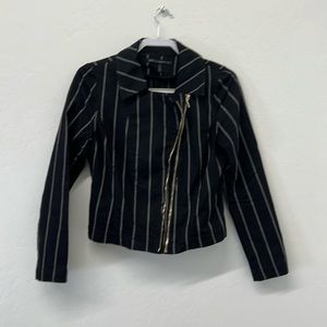 Great Blazer for work and going out! Black and white goes with everything!!!